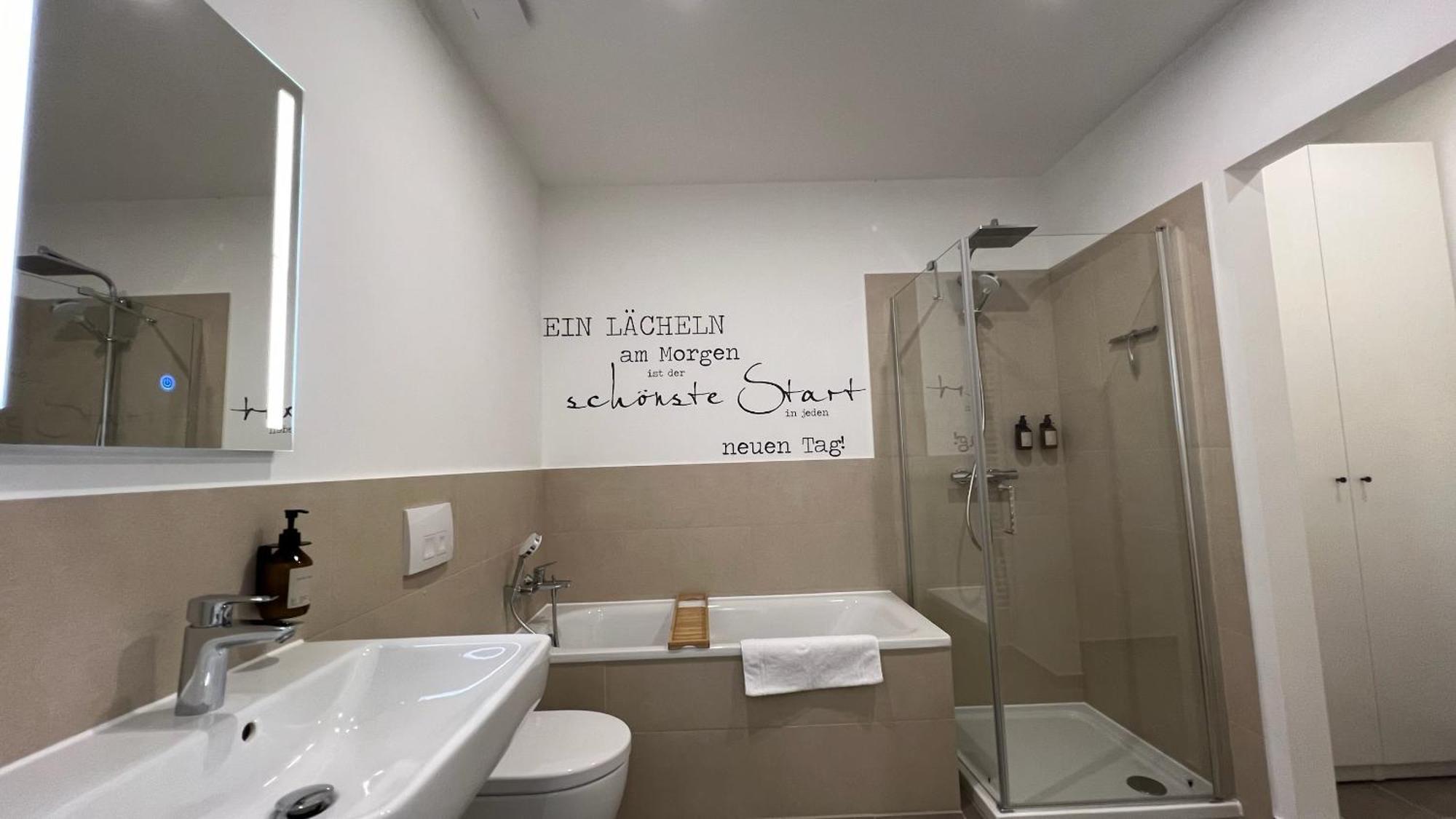 Neu! City-Loft-Apartment Im Goethe Palais I 5P I Lift I Parkplatz I Zentrum I Helios Aue  Bagian luar foto